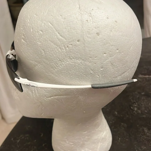 EUC authentic Revo Overhang white & gray polarized sunglasses unisex - Picture 3 of 7